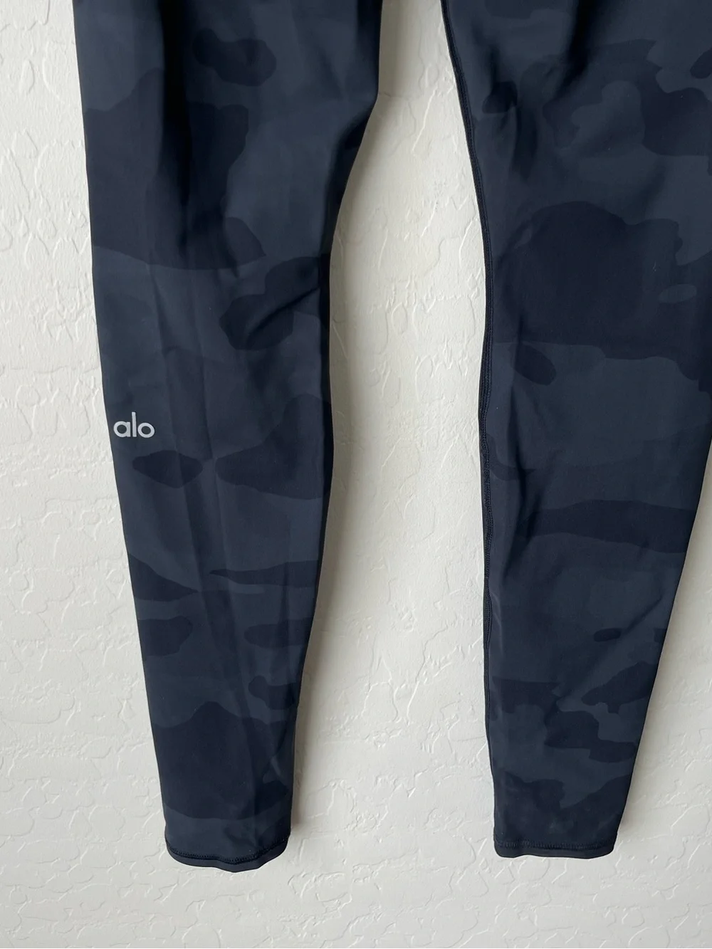 Alo yoga high waist camo vapor leggings medium